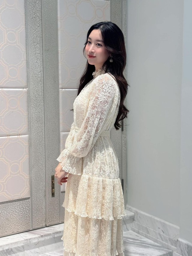 Hoa hậu Đỗ Mỹ Linh khoe nhan sắc 'cực phẩm' sau sinh, bị chồng chủ tịch CLB vào 'bóc phốt' hóm hỉnh - Ảnh 5.