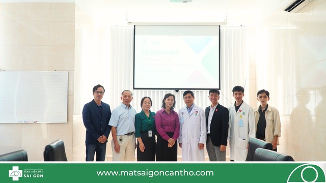 Trung tâm đào tạo Bệnh viện Mắt Sài Gòn Cần Thơ khai giảng khoá siêu âm nhãn khoa đợt 1 - Ảnh 1.