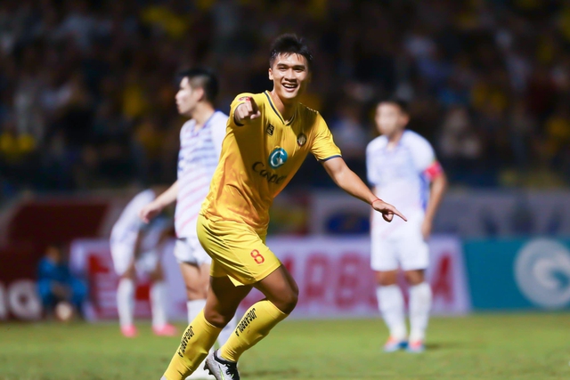 Dùng quyền 'trợ giúp', HLV Hoàng Anh Tuấn thay đổi danh sách sơ bộ U23 Việt Nam - Ảnh 3.
