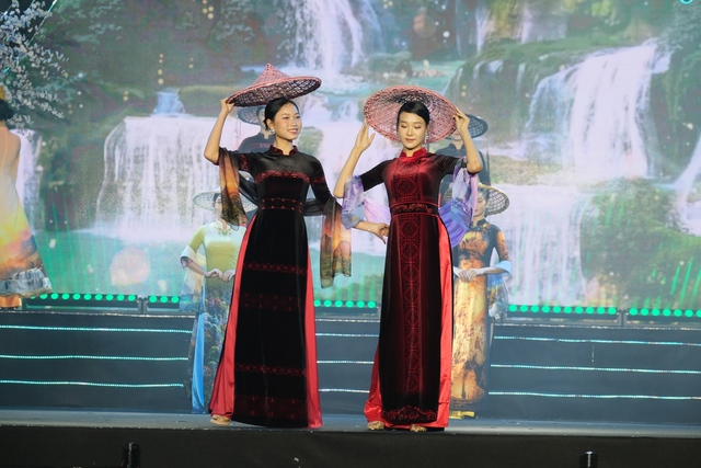 NTK Vũ Thảo Giang ca ngợi vẻ đẹp quê hương Cao Bằng với BST thời trang mới - Ảnh 7.