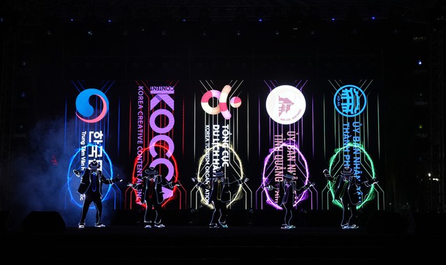 Ngày văn hóa Hàn Quốc tại Hội An sôi động với nhóm nhảy B-boy SDG Crew - Ảnh 2.