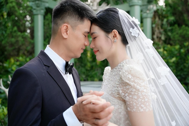 Ngôi sao tấn công tuyệt sắc trong làng bóng chuyền nữ Việt Nam làm đám cưới với bạn trai nổi tiếng hơn 17 tuổi - Ảnh 5.