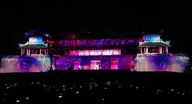 Ngọ Môn Huế thêm lung linh từ hiệu ứng ánh sáng 3D chương trình 'Huế by light - The live show' - Ảnh 4.
