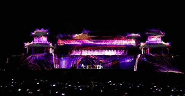 Ngọ Môn Huế thêm lung linh từ hiệu ứng ánh sáng 3D chương trình 'Huế by light - The live show' - Ảnh 6.