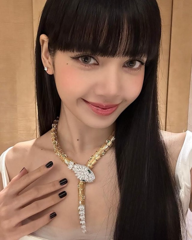 Lisa Blackpink lần đầu tiên trực tiếp nói về việc tái ký hợp đồng - Ảnh 2.