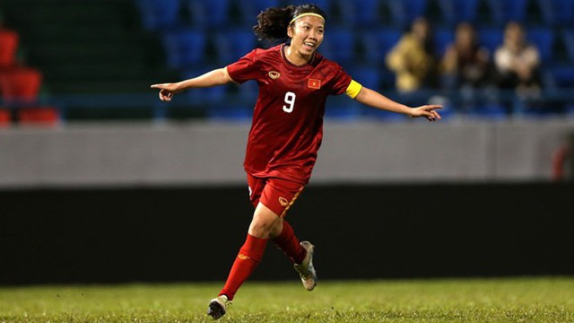Trừng phạt sai lầm của đối thủ, Huỳnh Như lốp bóng ghi bàn đẹp như mơ vào lưới ĐT Úc, khiến CĐV Việt Nam thổn thức