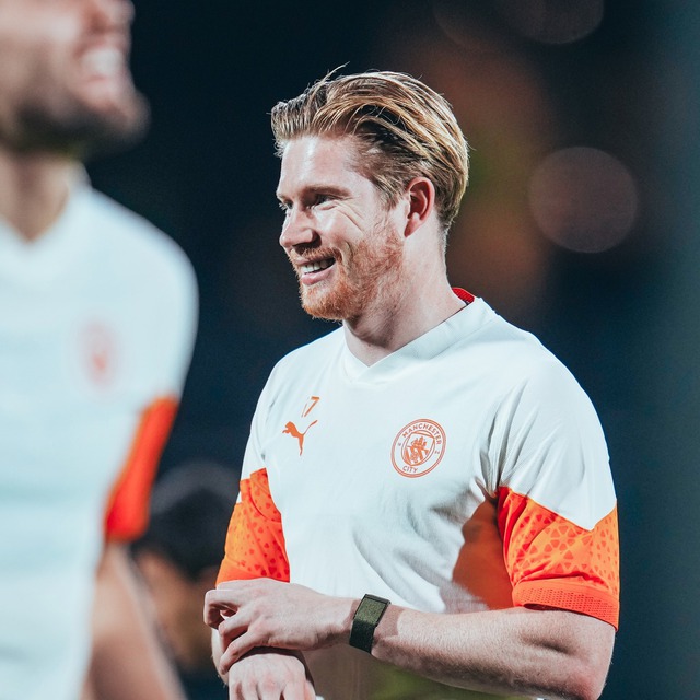 CĐV Man City vui mừng khi thấy Kevin de Bruyne trở lại tập luyện sau 4 tháng chấn thương - Ảnh 2.