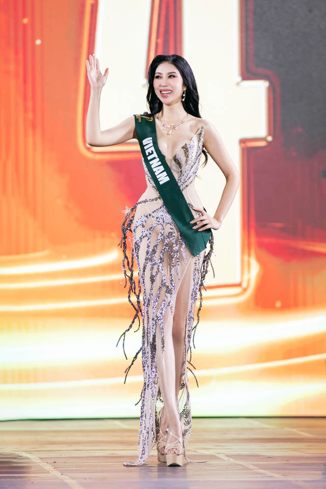 Cô gái Albania 18 tuổi đăng quang Miss Earth, Đỗ Thị Lan Anh giành ngôi Á hậu 2 - Ảnh 2.