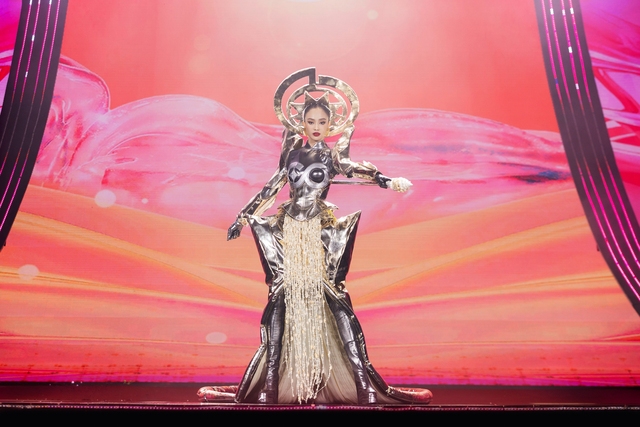 Đêm bán kết - trình diễn trang phục dân tộc tại Miss Cosmo Việt Nam diễn ra đầy ấn tượng - Ảnh 7.