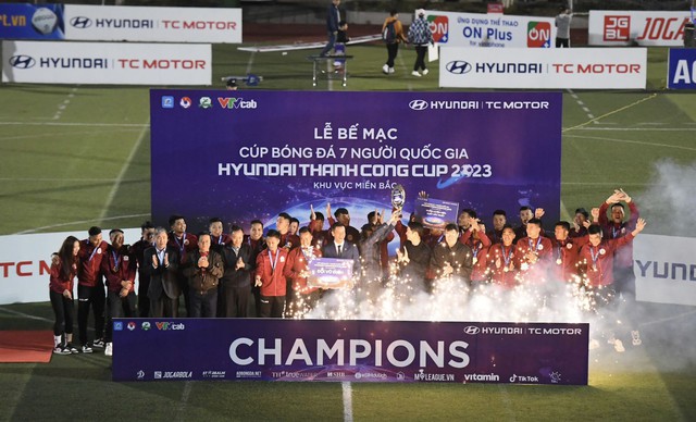 Thiên Khôi đánh bại đội bóng ngành ngân hàng để đăng quang chức vô địch VSC-S3 khu vực miền Bắc - Ảnh 2.