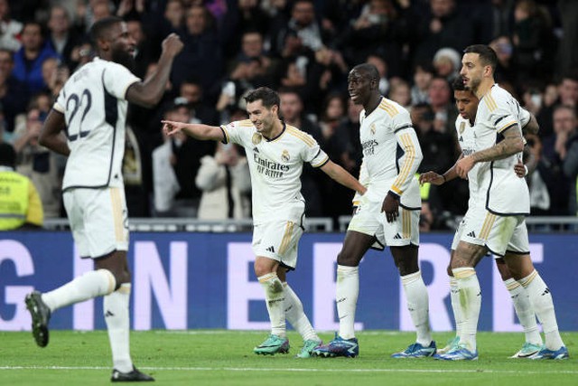 La Liga vòng 15: Real Madrid củng cố ngôi đầu