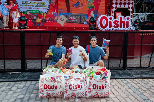 Cận cảnh không khí quẩy tới bến tại Siêu Snack Party “cháy&quot; nhất năm của Oishi - Ảnh 2.