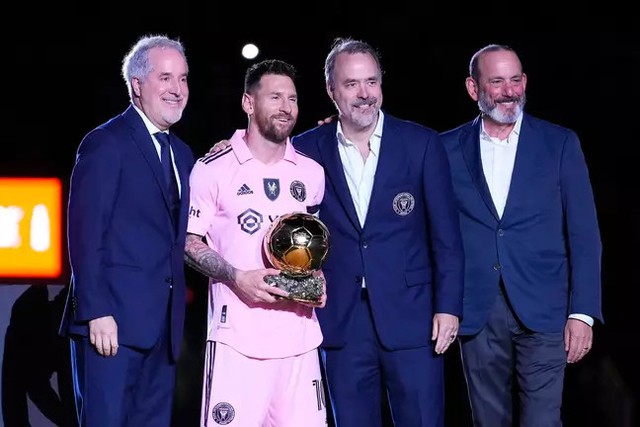 Messi nhận giải thưởng danh giá mà Ronaldo chưa bao giờ nhận được - Ảnh 3.