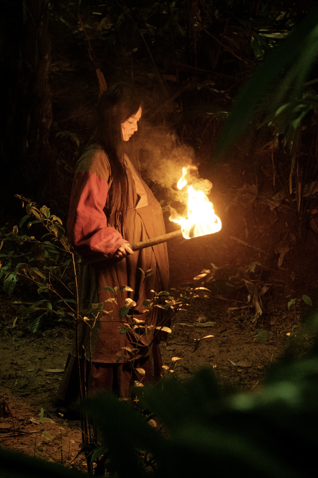 Lan Phương phải 'chạy thục mạng' khi quay bộ phim 'Tết ở làng địa ngục'  - Ảnh 4.