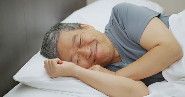 Mọi người đều đã bị khái niệm &quot;ngủ 8 tiếng&quot; lừa rồi! Giấc ngủ tốt cần phải đạt được số giờ sau đây, người sau 60 tuổi càng phải chú ý - Ảnh 2.