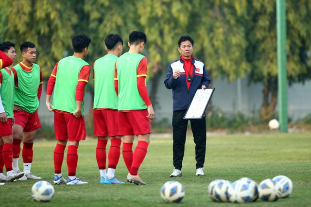 'Vua giải trẻ' Nguyễn Quốc Việt lên hội quân với U20 Việt Nam - Ảnh 2.