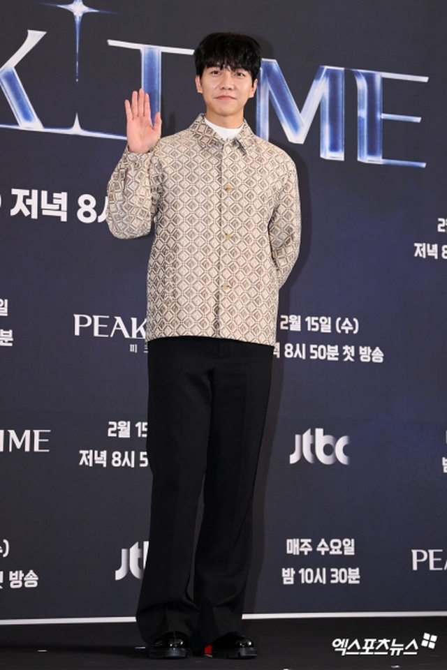 Lee Seung Gi lần đầu lộ diện sau thông báo kết hôn, hào hứng khoe nhẫn cưới và kế hoạch xây dựng gia đình với con gái Mama Chuê - Ảnh 2.
