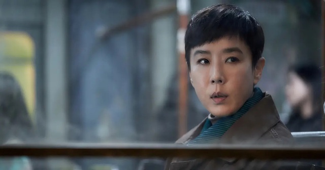 'Jung E': Phim 'hot' Netflix nhưng bị chê tới tấp của Kim Hyun Joo có thực sự tệ? - Ảnh 4.