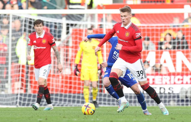 HLV Ten Hag được &quot;gợi ý&quot; cách dùng McTominay ở MU