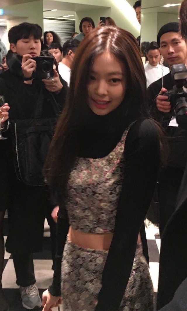 Netizen Hàn trầm trồ trước mặt mộc của Jennie Blackpink - Ảnh 3.