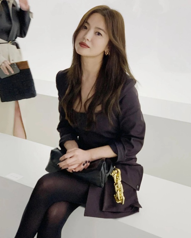 (Bài đăng thứ 7) Song Hye Kyo ám ảnh với Fendi và Chaumet nhưng cũng thích giản dị và ủng hộ các thương hiệu Hàn Quốc - Ảnh 1.