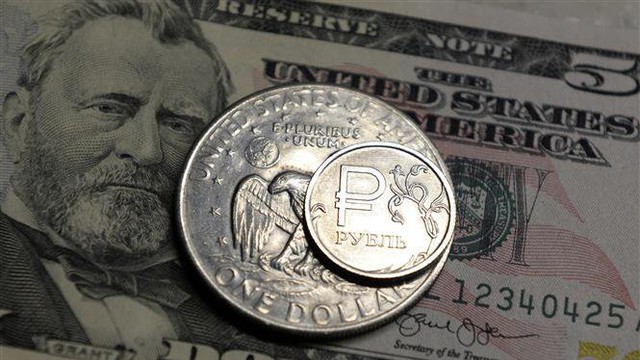 Đồng ruble của Nga giảm xuống mức thấp nhất trong 10 tháng