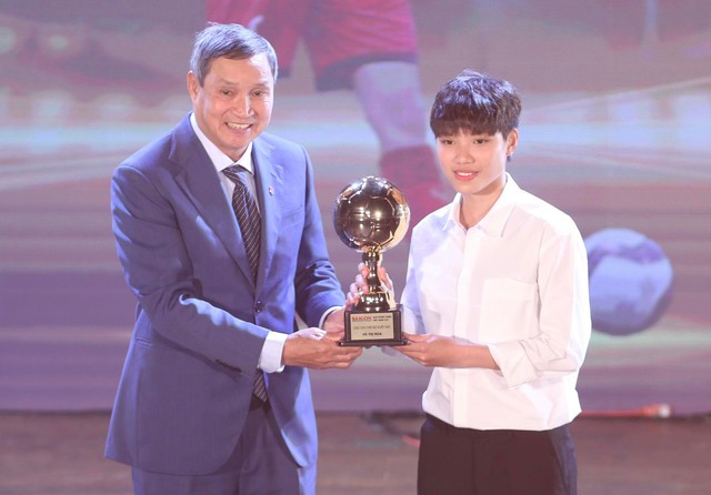 Huỳnh Như thiết lập kỉ lục mới trong lịch sử bóng đá nữ, Văn Quyết giành QBV Việt Nam 2022 - Ảnh 6.