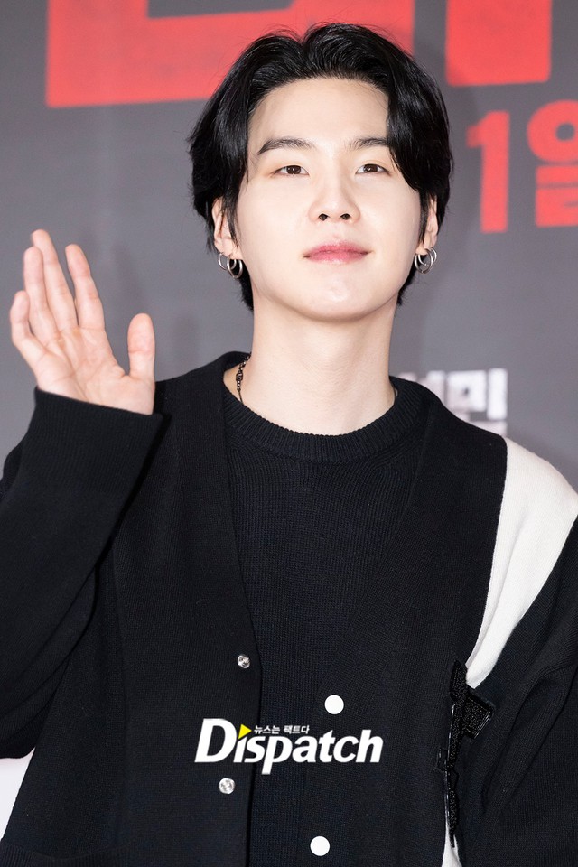 Công chiếu quy tụ dàn sao khủng: Suga (BTS) phát sáng nhờ làn da, bạn gái và ông nội màn ảnh của Song Joong Ki hội ngộ - Ảnh 4.