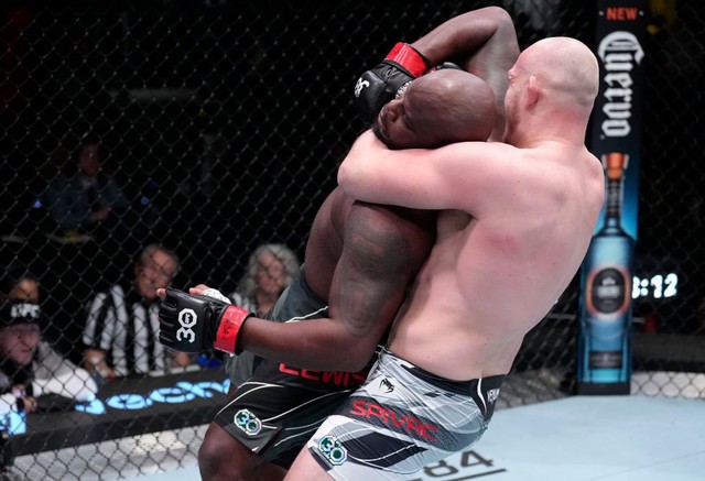 UFC FN 218: &quot;Vua knock-out&quot; Derrick Lewis lại thua, võ sĩ Indonesia lỡ cơ hội tạo ra lịch sử - Ảnh 1.