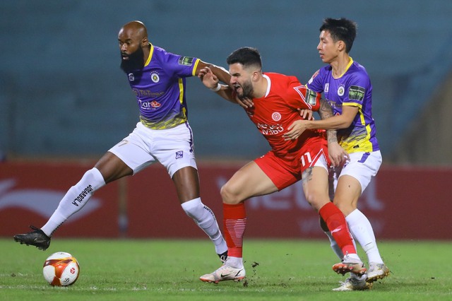 Viettel và Hà Nội FC đối đầu nhau ở vòng 1 V-League 223. Ảnh: Hoàng Linh