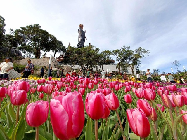1,5 triệu lượt khách lên đỉnh núi Bà Đen trong 15 ngày Tết Quý Mão - Ảnh 4.
