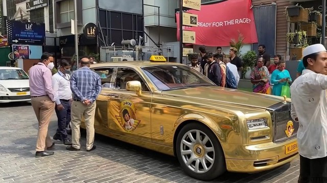 Cũng là taxi nhưng không phải Vios: Triệu phú mang hẳn Rolls-Royce Phantom 'mạ vàng' đi chạy dịch vụ khiến dân tình trầm trồ