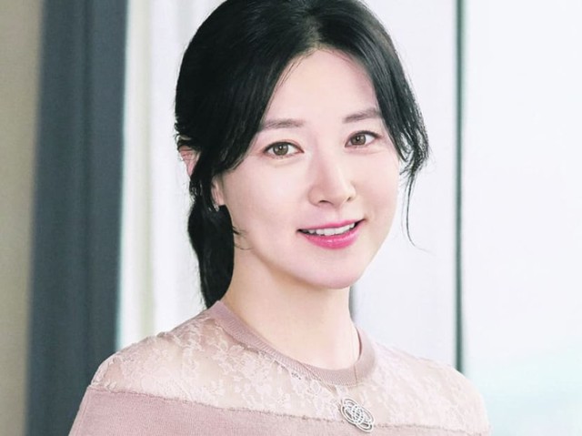 ‘Quốc bảo nhan sắc’ Lee Young Ae: Cả cuộc đời viên mãn nhờ 1 vai diễn thành công - Ảnh 6.