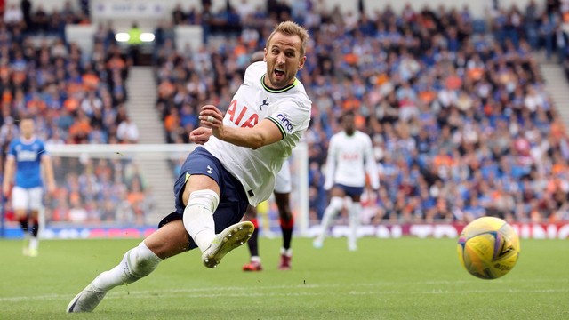 Từ vụ Robin van Persie, đã đến lúc MU theo đuổi Harry Kane