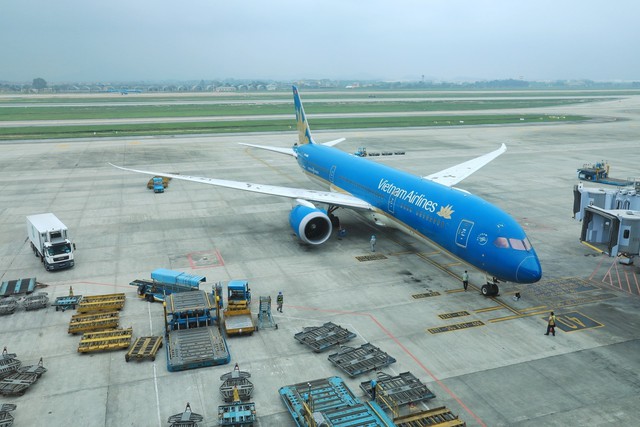 Cục Hàng không Việt Nam yêu cầu báo cáo vụ tiếp viên Vietnam Airlines bị bắt vì nghi xách ma túy - Ảnh 2.