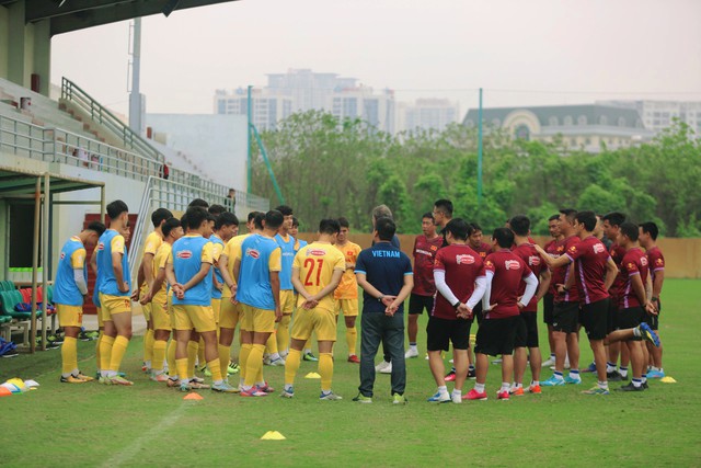 CĐV tiếp lửa thầy trò HLV Philippe Troussier trước ngày sang Qatar - Ảnh 8.