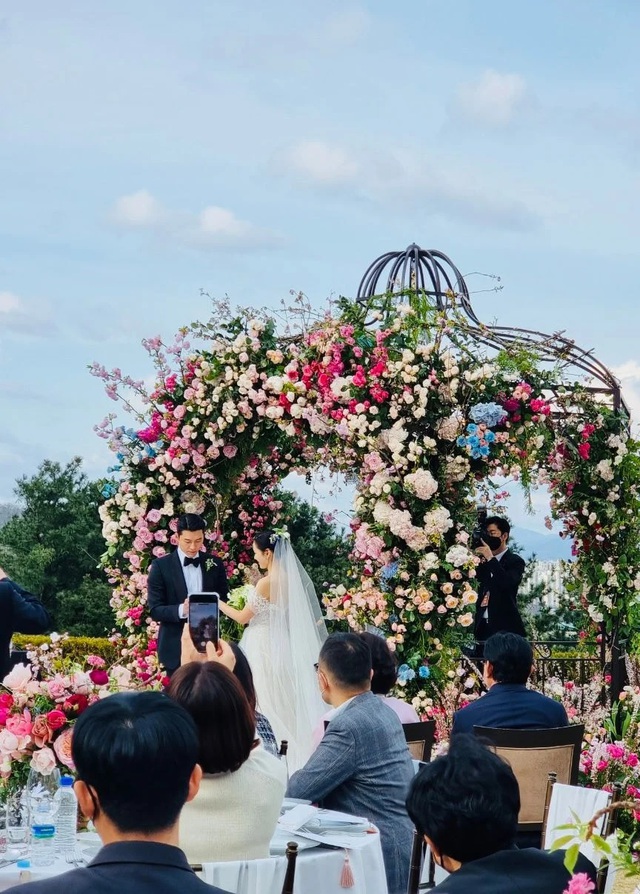 Loạt khoảnh khắc 'đắt giá' trong hôn lễ của Hyun Bin - Son Ye Jin được 'đào mộ', netizen liền nói 'thế này sao mà ly hôn được' - Ảnh 11.