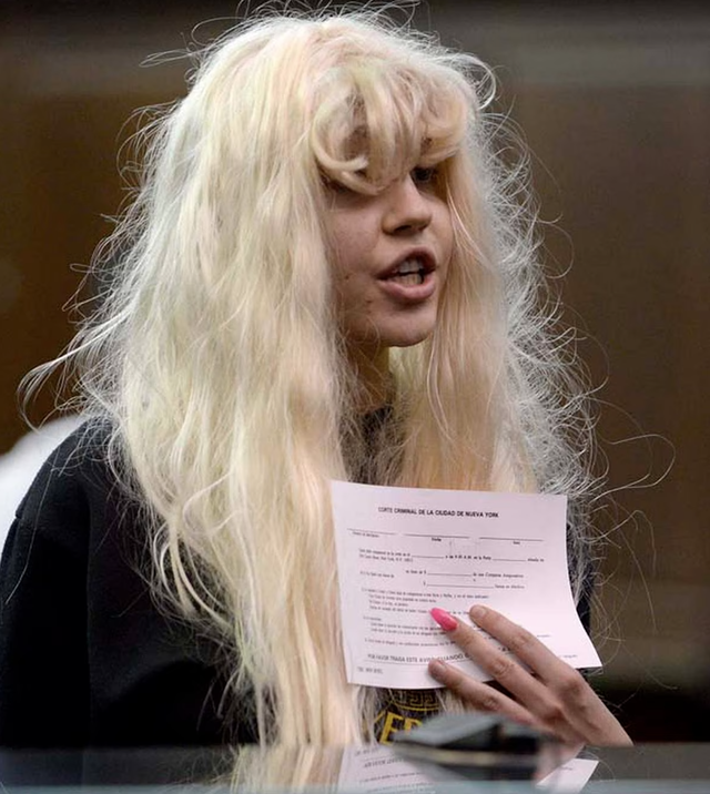 ‘Nữ hoàng phim teen’ Amanda Bynes: Từng là sao nhí nổi tiếng Hollywood, rơi cảnh bị bắt vào viện tâm thần khi lang thang trên phố trong tình trạng khỏa thân - Ảnh 6.