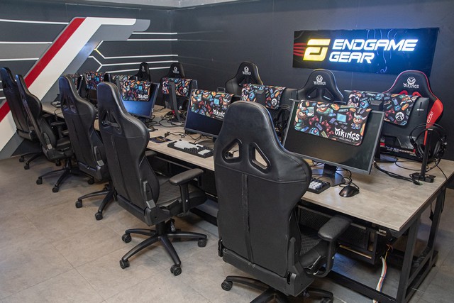 Hệ thống trang thiết bị trong phòng máy Vikings Esports Arena Hoàng Văn Thụ - nguồn: Intel - Vikings