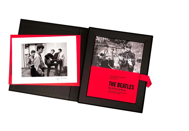 Ảnh hiếm về Beatles ở đỉnh cao trong cuốn sách phát hành kỷ niệm 60 năm album đầu tay của Tứ Quái - Ảnh 1.