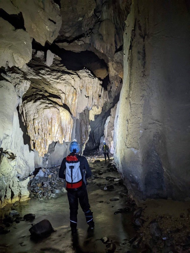 Du lịch Việt Nam: Phát hiện hơn 3 km hang động tuyệt đẹp, còn nguyên sơ ở Quảng Bình - Ảnh 9.