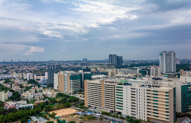 Đều là đất nước tỉ dân, nhu cầu BĐS &quot;ngang ngửa&quot;: Tại sao số nhà siêu cao tầng ở Ấn Độ chỉ bằng 1/100 so với Trung Quốc? - Ảnh 1.