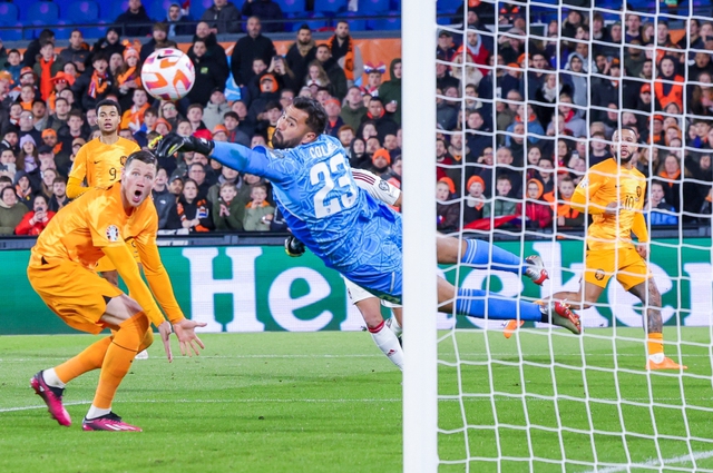 Weghorst chỉ có đúng 1 pha dứt điểm trúng đích, tịt ngòi trước Gibraltar dù Hà Lan thắng 3-0