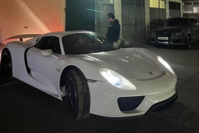 Porsche 918 Spyder của ông Đặng Lê Nguyên Vũ bất ngờ xuất hiện tại Hà Nội, lý do nhanh chóng được tiết lộ - Ảnh 2.