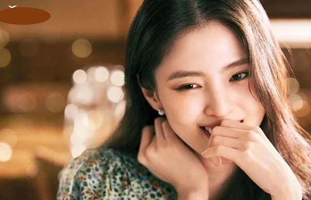 Han So Hee từng hứa bỏ thói quen này sau màn bất tỉnh gây sốc, ai dè 1 tháng sau quay xe thay thế luôn Jennie? - Ảnh 4.