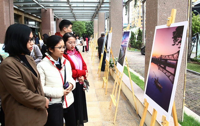 'Gỡ khó' cho triển lãm tư liệu - Ảnh 3.