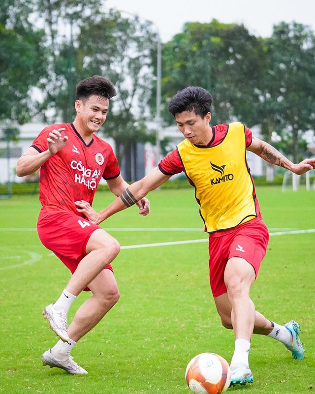 Bóng đá Việt Nam ngày 10/4: Văn Hậu bỏ ngỏ khả năng ra sân ở vòng 6 V-League - Ảnh 1.