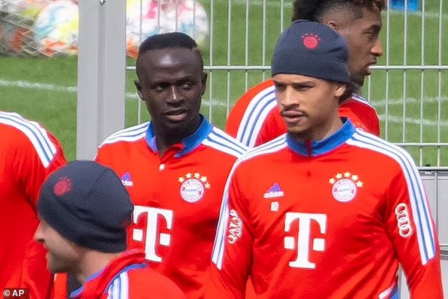 Leroy Sane yêu cầu Bayern không sa thải Mane sau lùm xùm mâu thuẫn - Ảnh 2.