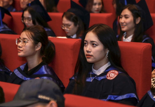 Toàn cảnh lễ trao bằng tốt nghiệp tại ngôi trường được mệnh danh &quot;Harvard của Việt Nam&quot; - Ảnh 13.