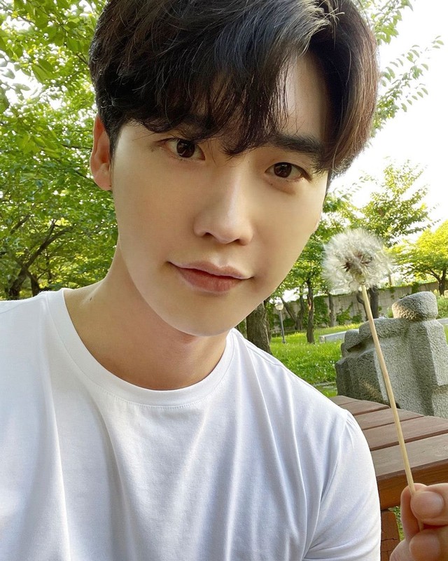 IU tiết lộ xin lời khuyên về diễn xuất của bạn trai Lee Jong Suk - Ảnh 2.